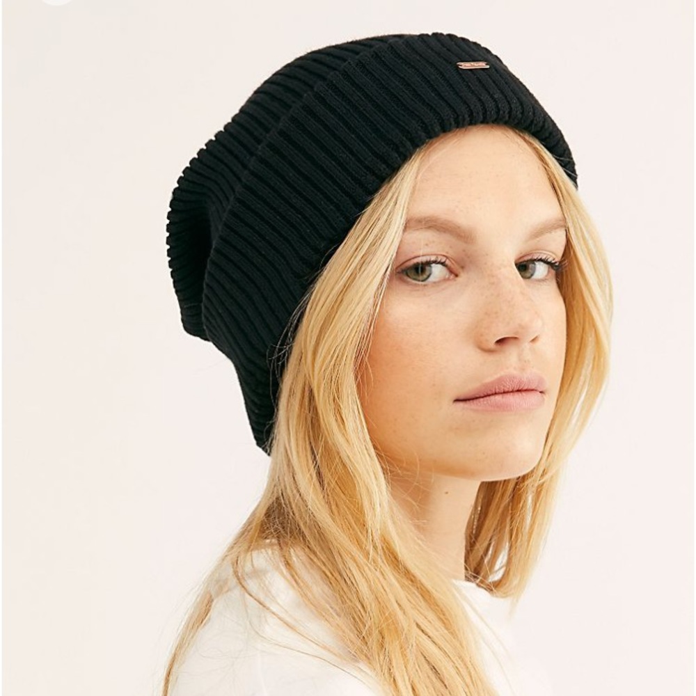 Free People Outside The Lines Beanie NWT in black